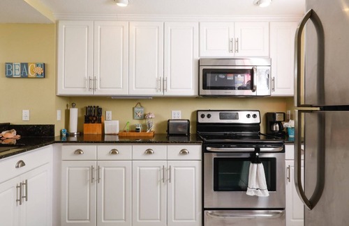 Grove City Condo | Lemon Bay Waterfront Condo w Patio, 5 miles to Gulf Beaches