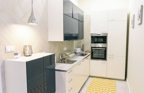Rozsadomb Apartment | Lerissa Buda apartment in superb Budapest near Castle District with WiFi, AC