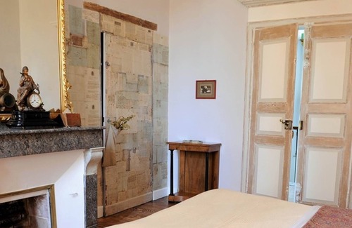Marssac-sur-Tarn Bed & Breakfast | Les écritures" guest room