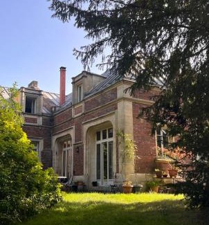 Boissy-Saint-Leger House | Les écuries du château