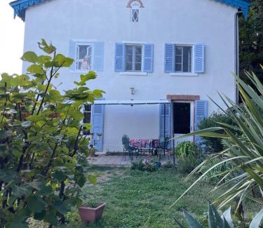 Vaux-en-Beaujolais Bed & Breakfast | Les Agapanthes