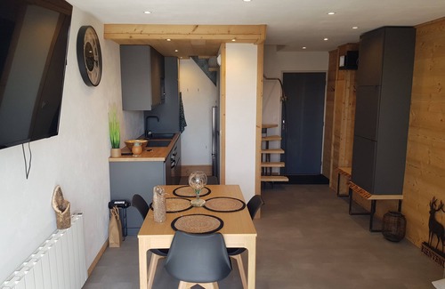 Les Angles Apartment | Les biches du Soula Sleeps 5 -Panoramic view - Close to the slopes