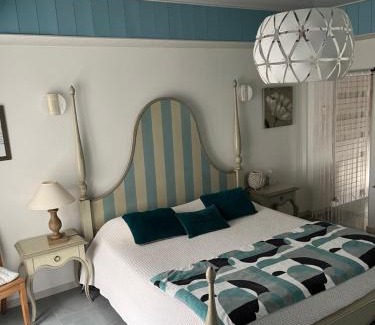 Noirmoutier-en-l'Ile Bed & Breakfast | Les Chênes Verts