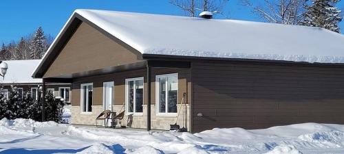 Larouche Ski Chalet | Les Chalets Baie Cascouia