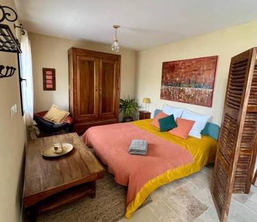 Prunet Bed & Breakfast | Les chambres d hôtes de la Maison Mélomane