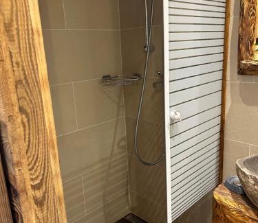 Ormont-Dessous House | Les chambres et Roulottes des Noisetiers
