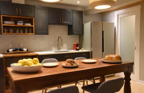 West Kelowna Estates Bed & Breakfast | Les Chambres Roses
