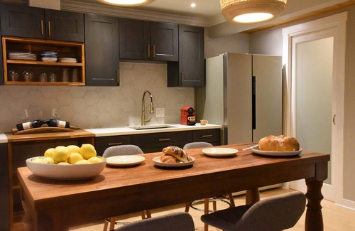 West Kelowna Estates Bed & Breakfast | Les Chambres Roses