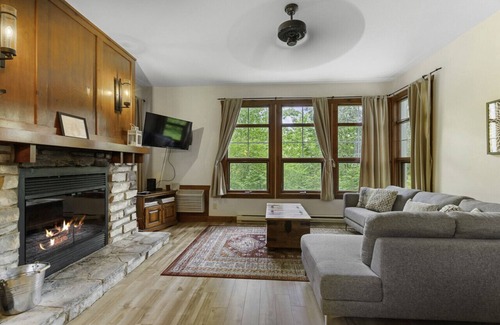 Tremblant-Les-Eaux Condo | Les Eaux - 2bdrs w/Pool & Hot Tub near Village