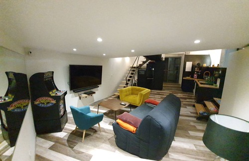 Ecusson House | LES Ecuries DU Maréchal-ferrant Montpellier
