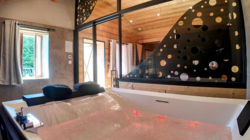 Luriecq House | Les Fermes de Manat gîte romantique avec piscine balnéo et sauna
