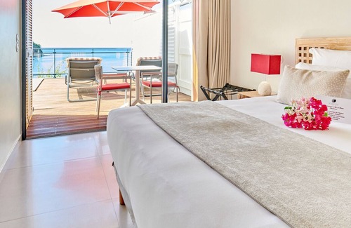 Bouillante Hotel | Les Galets Rouges Lodges & Spa