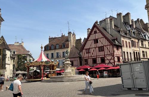 Saint-Nicolas-les-Citeaux Apartment | Les Halles