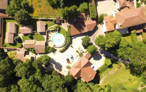 Saint-Georges-d'Esperanche House | Les Jardins du castel gites Annick et Jean paul