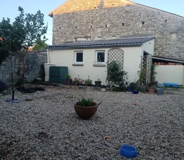 Chef-Boutonne Bed & Breakfast | Les Jonquilles