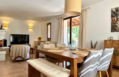L'Isle-sur-la-Sorgue House | Les Lauriers Blancs air-conditioned villa with swimming pool