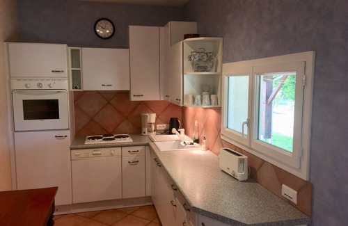 Lesparre-Medoc House | LES NOISETIERS SAUVAGES - close to beaches, vineyards, estuary. WI-FI