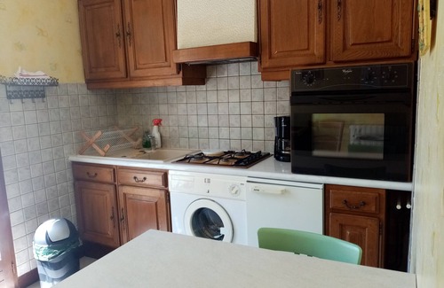 Vic-sur-Cere Apartment | LES Petunias Appt A LA Campagne