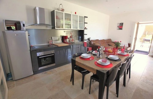 Varaire House | Les Pierres du Quercy: 6 berths and heated pool