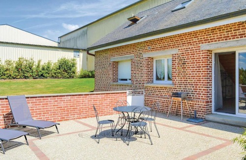 Roisel House | Les Renoncules Des Champs