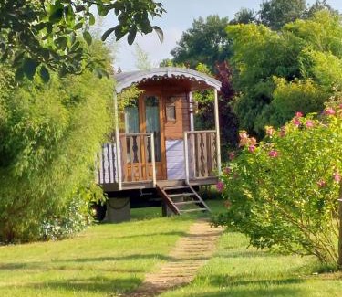 Brissarthe House | Les roulottes de la Brauderie