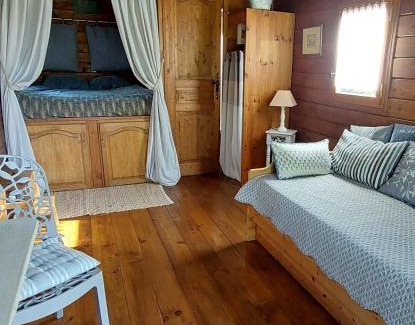 Brissarthe House | Les roulottes de la Brauderie