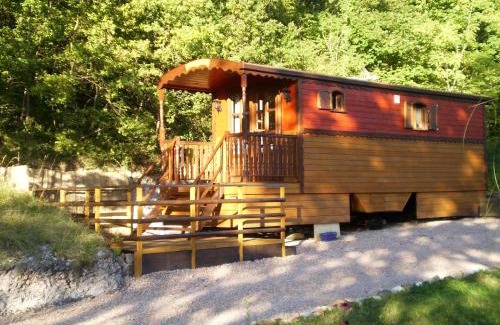 Montmurat Bed & Breakfast | Les Roziers - Roulotte