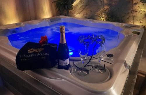 Bonneval Apartment | Les Secrets Rooms - Bonneval - Love Room - Spa et Hammam Privatif