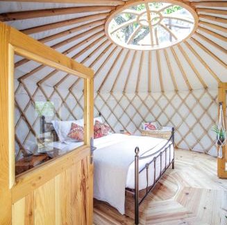 Saint-Paulet-de-Caisson Bed & Breakfast | Les Yourtes de Provence