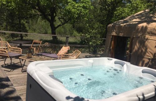 Saint-Paulet-de-Caisson Bed & Breakfast | Les Yourtes de Provence