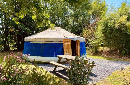 Pontiacq-Viellepinte Bed & Breakfast | Les Yourtes Du Béarn - Domaine des deux clos