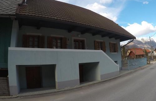 Cezsoca House | Lesjakova Domačija