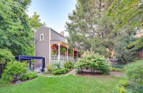 Salem Apartment | Less Than 1 Mi to Dtwn Salem Apt with Shared Patio and Yard!
