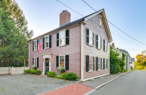 Salem Apartment | Less Than 1 Mi to Dtwn Salem Apt with Shared Patio and Yard!