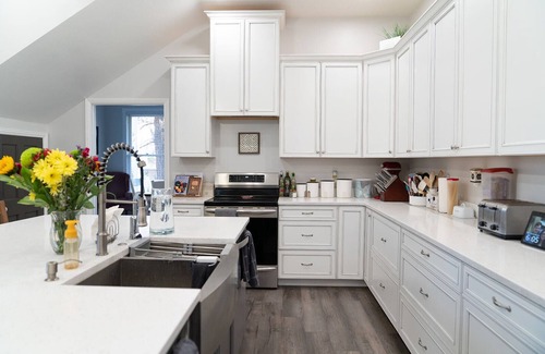 Zion National Park South Entrance Bed & Breakfast | Less than 10 minutes to Zion Nat'l Park Entrance, Newly renovated B&B in quiet town, with private en suite bathroom with e-bikes available for rental.