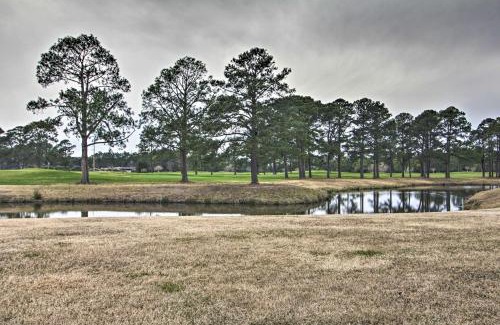 Central Myrtle Beach Apartment | Less Than 3 Mi to Broadway at the Beach Updated Condo!