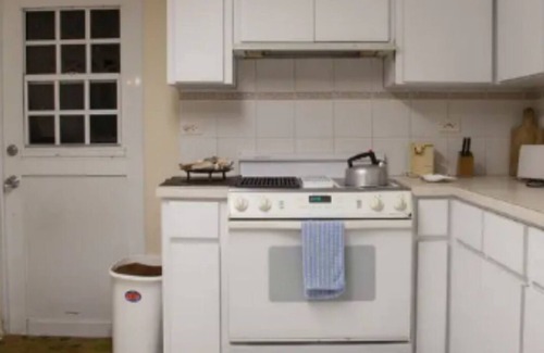 Southampton Apartment | Less than 5-Minute Walk to Popular Beaches, Restaurants, Golf, & More!