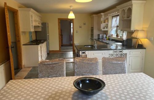 Letterfrack Villa | Letterfrack Mountain Farm Cottage on farm in village centre