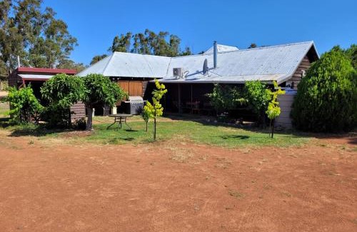 Katrine House | LeVar -Historic accessability accommodation with Ensuite and Mod Cons