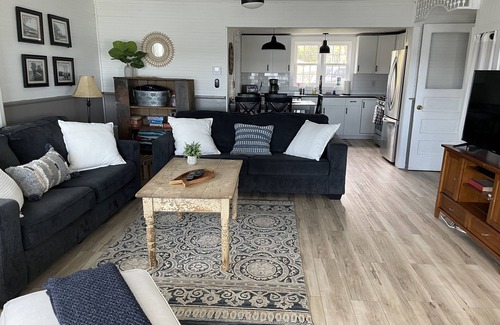 Auburn Cottage | Level Beach, Dock, Central Air, New Kitchen, Fantastic Views, Rowboat & Kayaks!