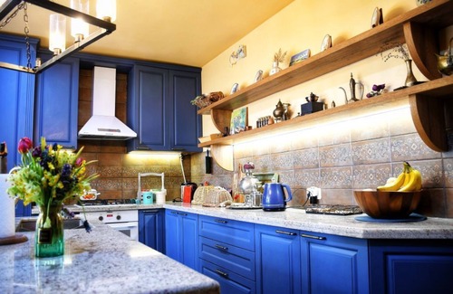Parpi Apartment | Levon's Dom: Garden Room