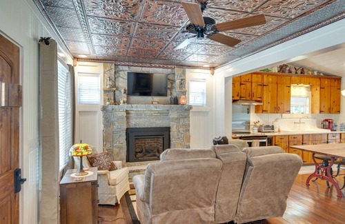 Lewisburg Cottage | Lewisburg Home w/City Park Views: Near Downtown!