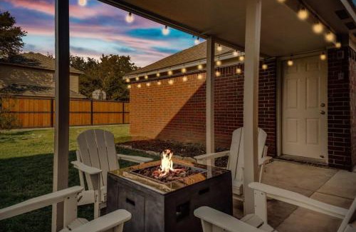 Lewisville House | Lewisville Estate - Spacious 5BR w Game Room