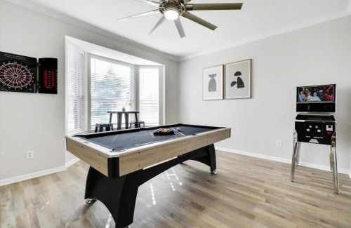 Lewisville House | Lewisville Estate - Spacious 5BR w Game Room