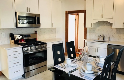 Dorchester Condo | Lg suite for up to 8 ppl/2 floor