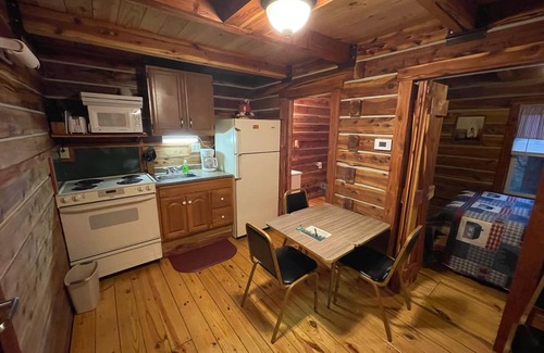 Rome Cabin | Liberty Lodge, Twin Lakes Country Cabins
