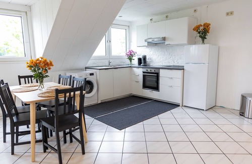 Kleinenbroich Apartment | Lichtdurchflutete Wohnung für bis zu 8 Personen in Korschenbroich