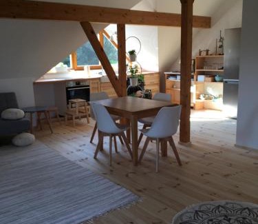 Schnabelwaid Apartment | Lichtspiel im Grünen - moderne Ruhe