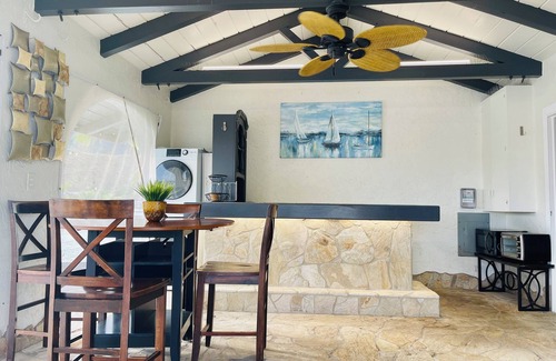 Hawaii Kai Cottage | Life on the Water Hawaii with WiFi & AC & Washer/Dryer