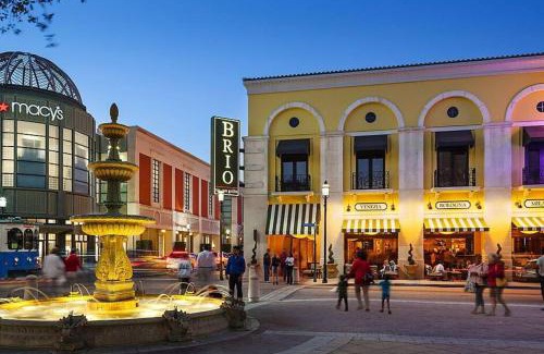 South Palm Park Neighborhood Association House | Life's a Beach